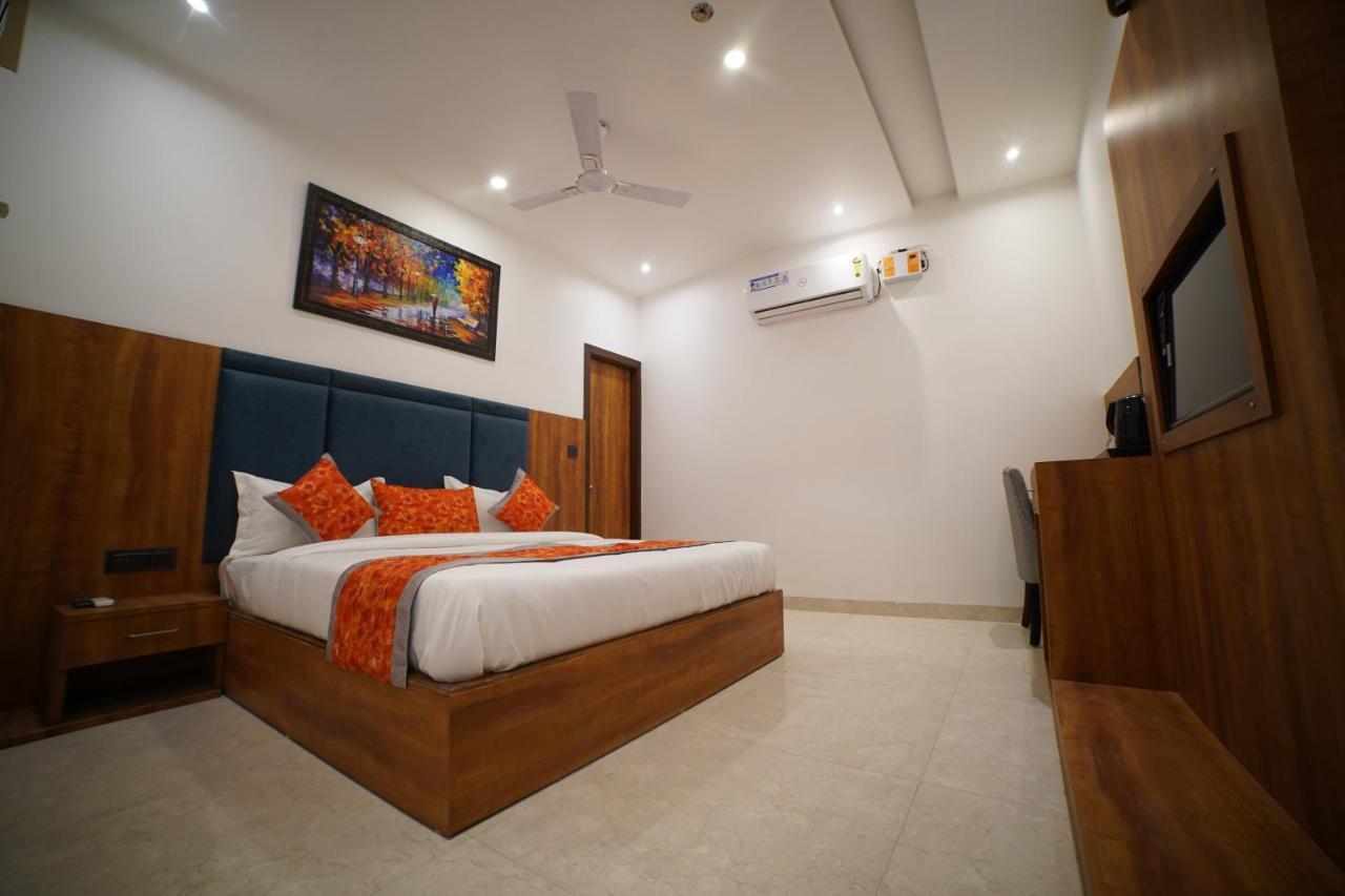 Hotel Elite - 5 Mins From Golden Temple อัมริตสา ภายนอก รูปภาพ