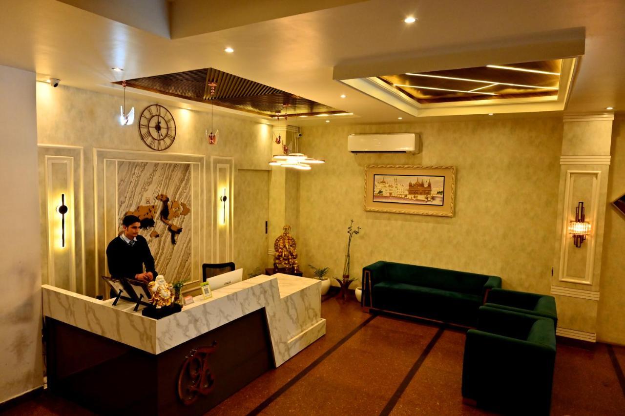 Hotel Elite - 5 Mins From Golden Temple อัมริตสา ภายนอก รูปภาพ
